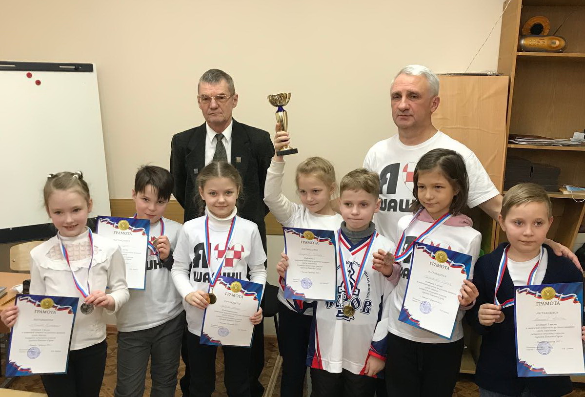 команда с кубком.jpg